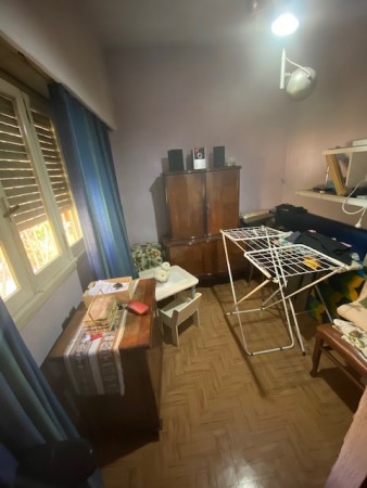 Venta Casa 4 amb 2 dormitorios en lote 10x40 con fondo parquizado y quincho  - Villa Lugano