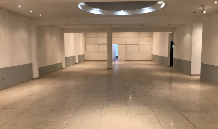 Alquiler Importante Salón Comercial - Villa Lugano