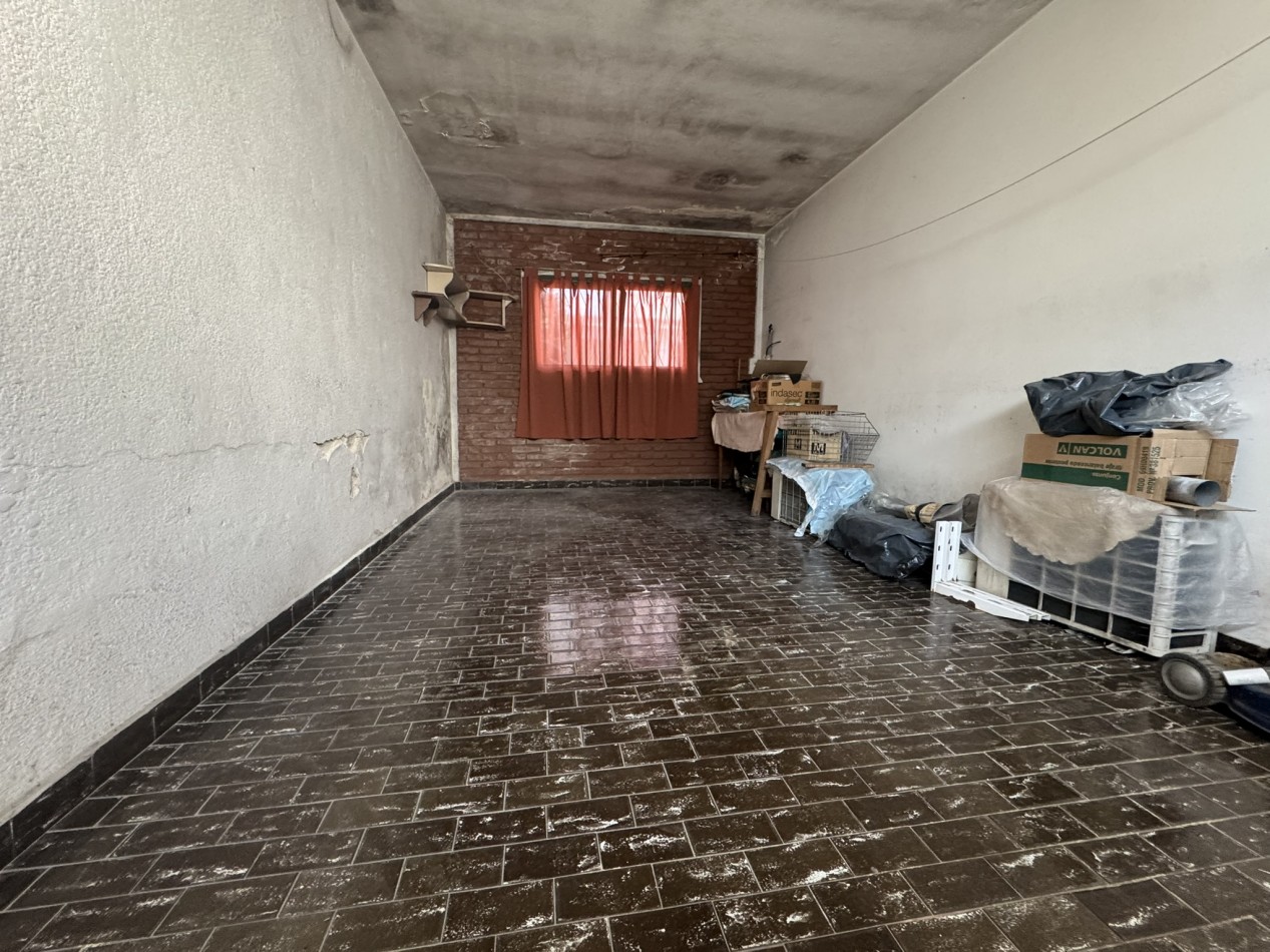 Venta Casa 4 ambientes con garage y fondo lote de 10 x 29 - Villa Lugano