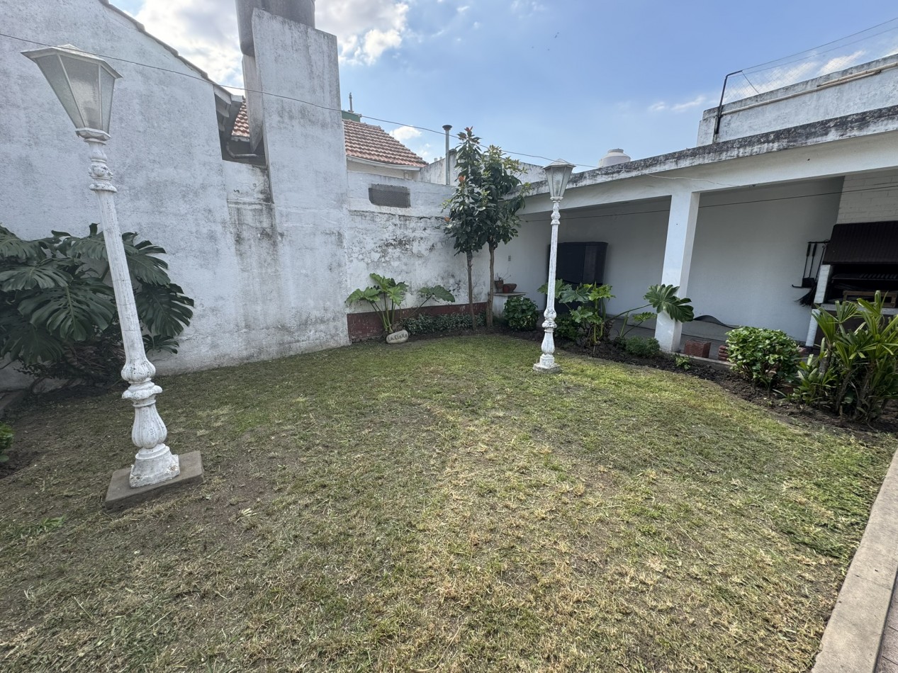 Venta Casa 4 ambientes con garage y fondo lote de 10 x 29 - Villa Lugano