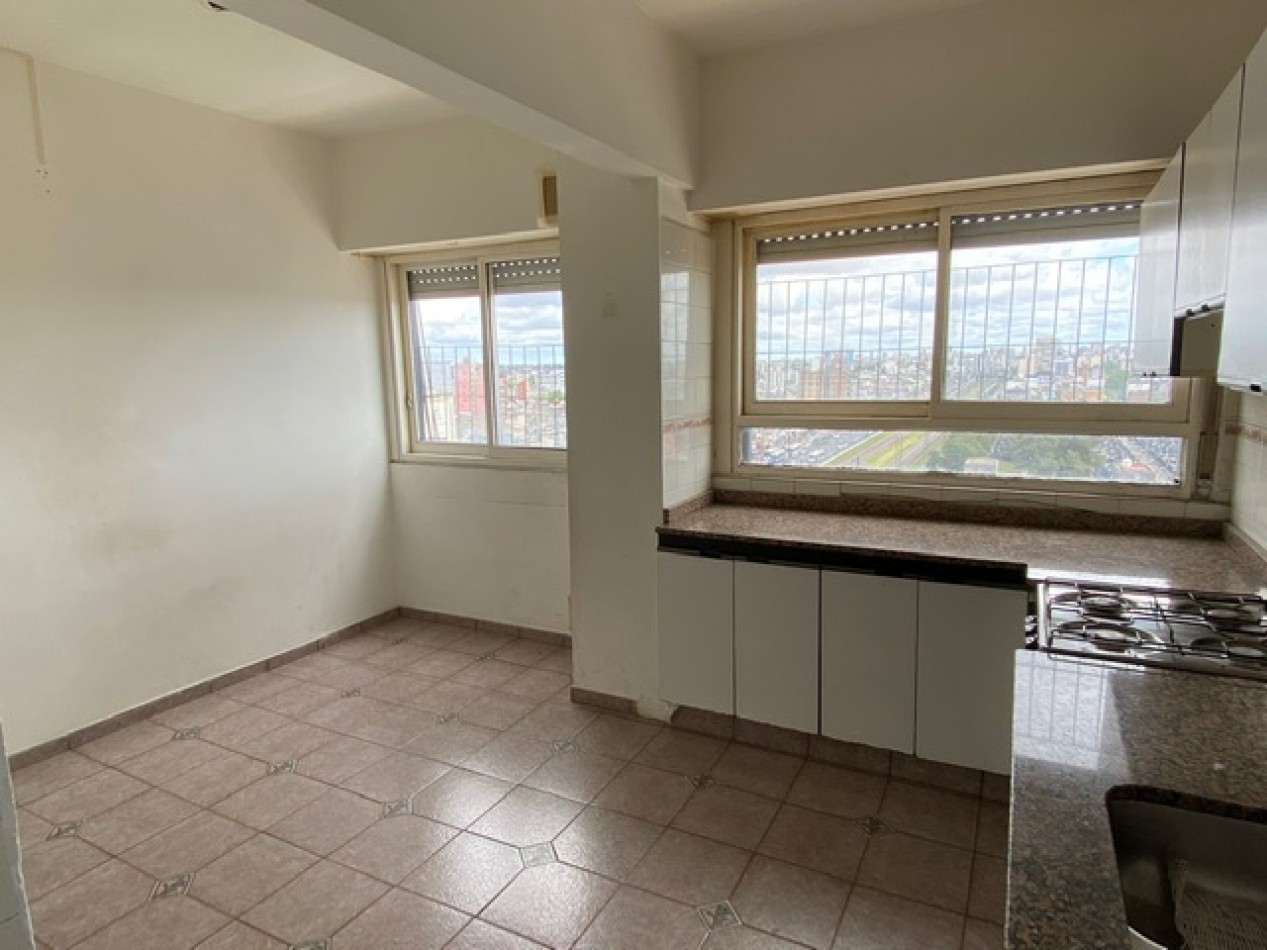 Alquiler  Departamento 4 ambientes con balcon al frente - Liniers