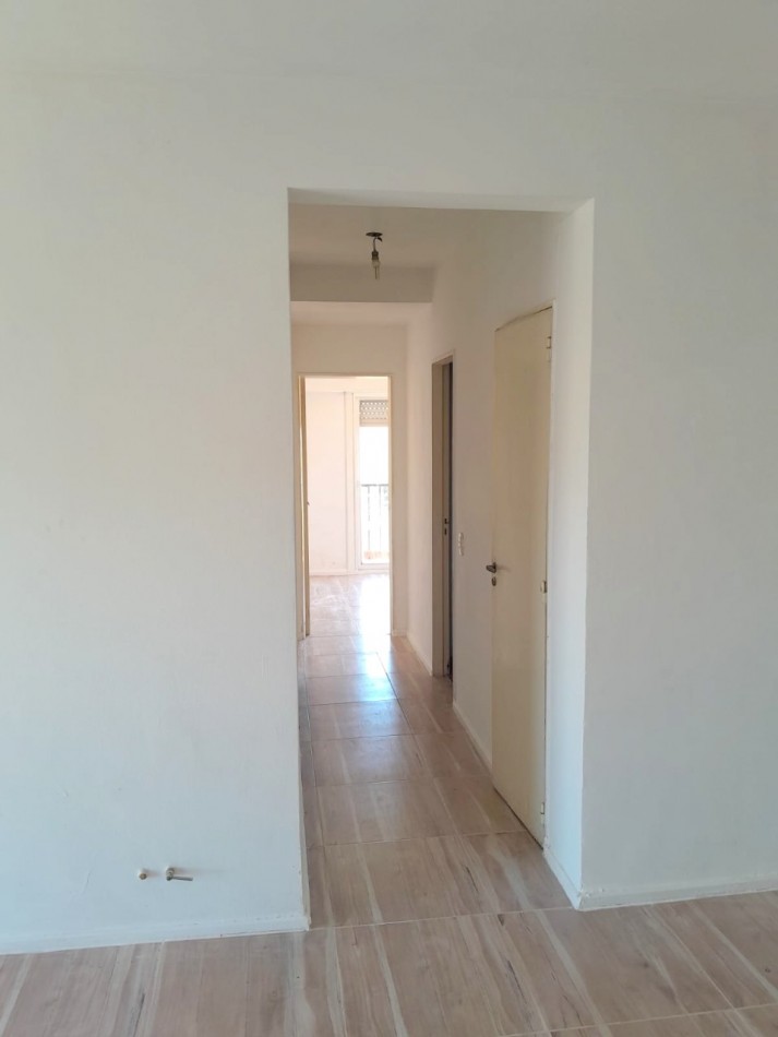 Alquiler  Departamento 4 ambientes con balcon al frente - Liniers