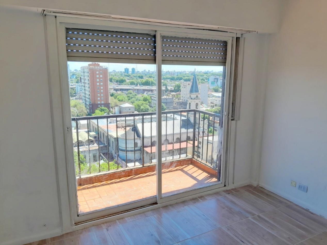 Alquiler  Departamento 4 ambientes con balcon al frente - Liniers