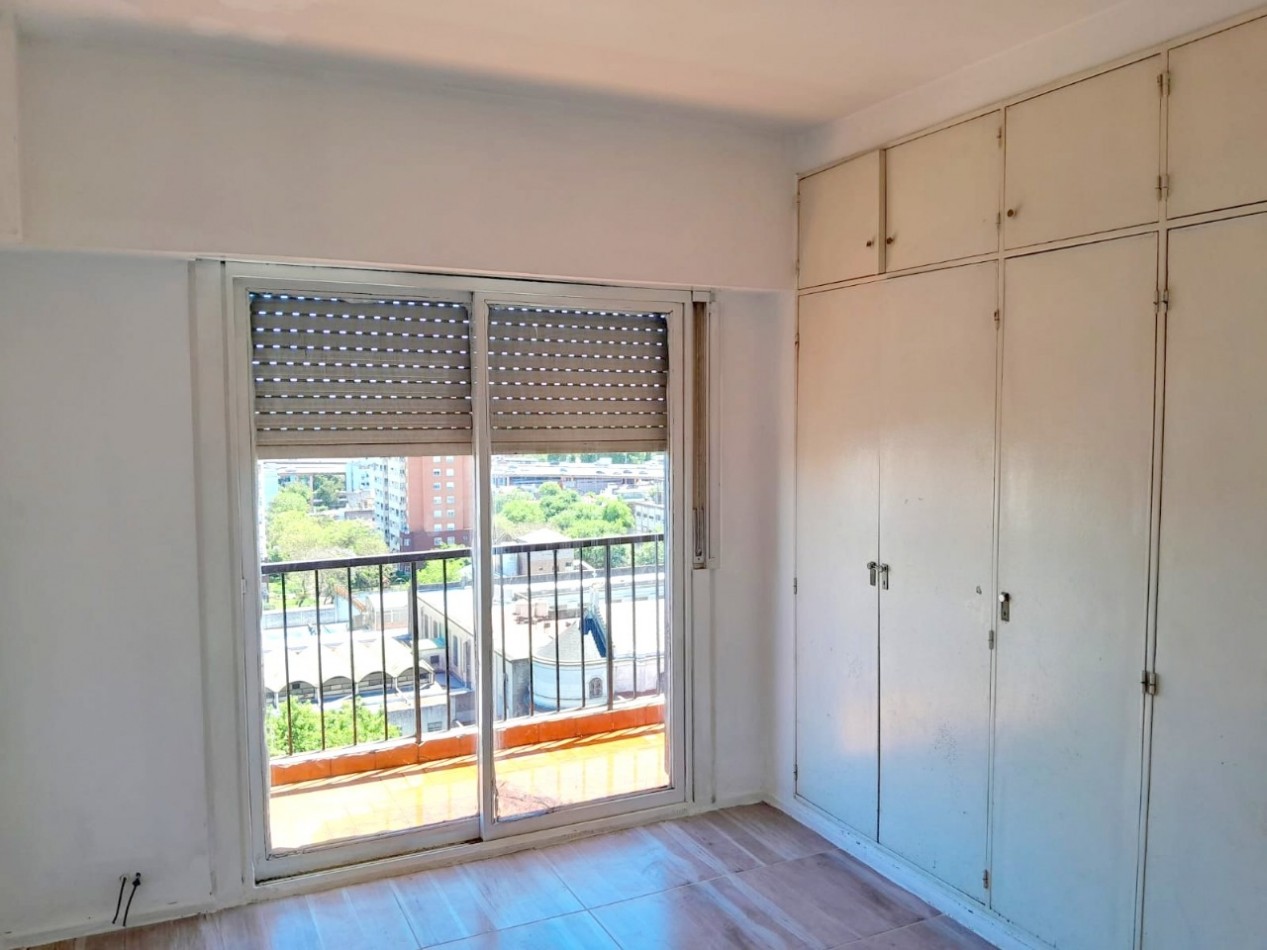 Alquiler  Departamento 4 ambientes con balcon al frente - Liniers