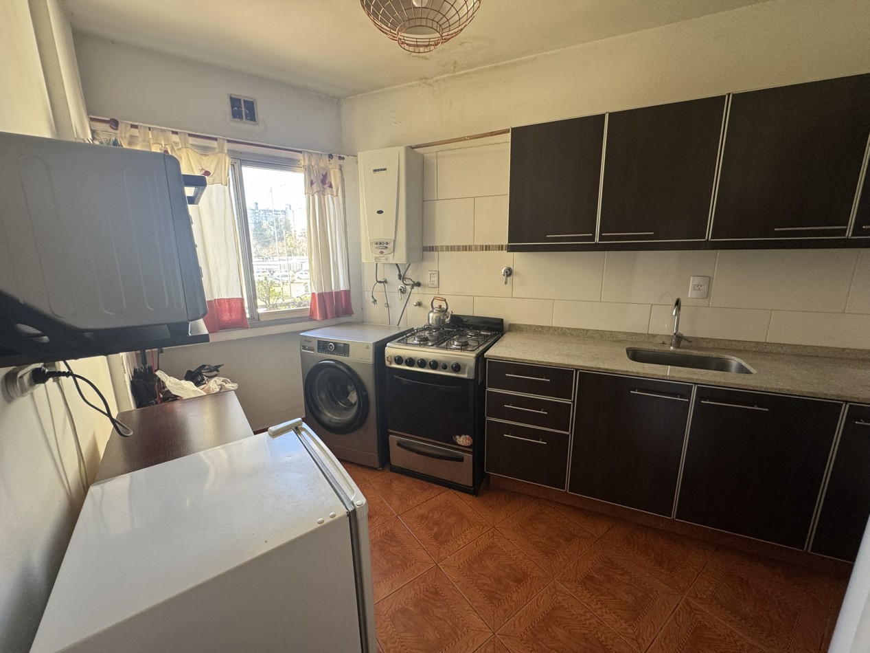 Venta Departamento 3 ambientes con cocina grande, reciclado - Lugano IyII Edificio 104