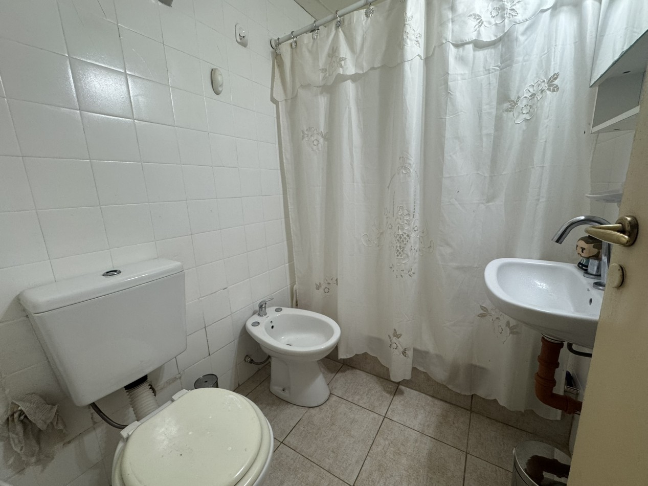 Venta Departamento 3 ambientes con cocina grande, reciclado - Lugano IyII Edificio 104