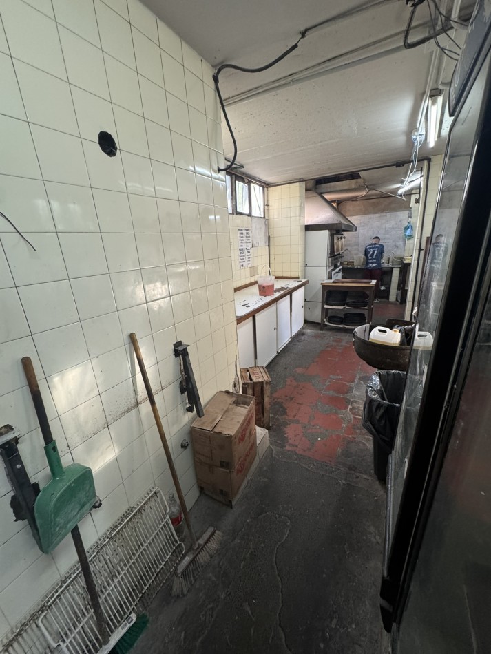 Venta 3 locales en block 100 m2 sobre Av. Soldado de la Frontera - Lugano IyII Edif 24