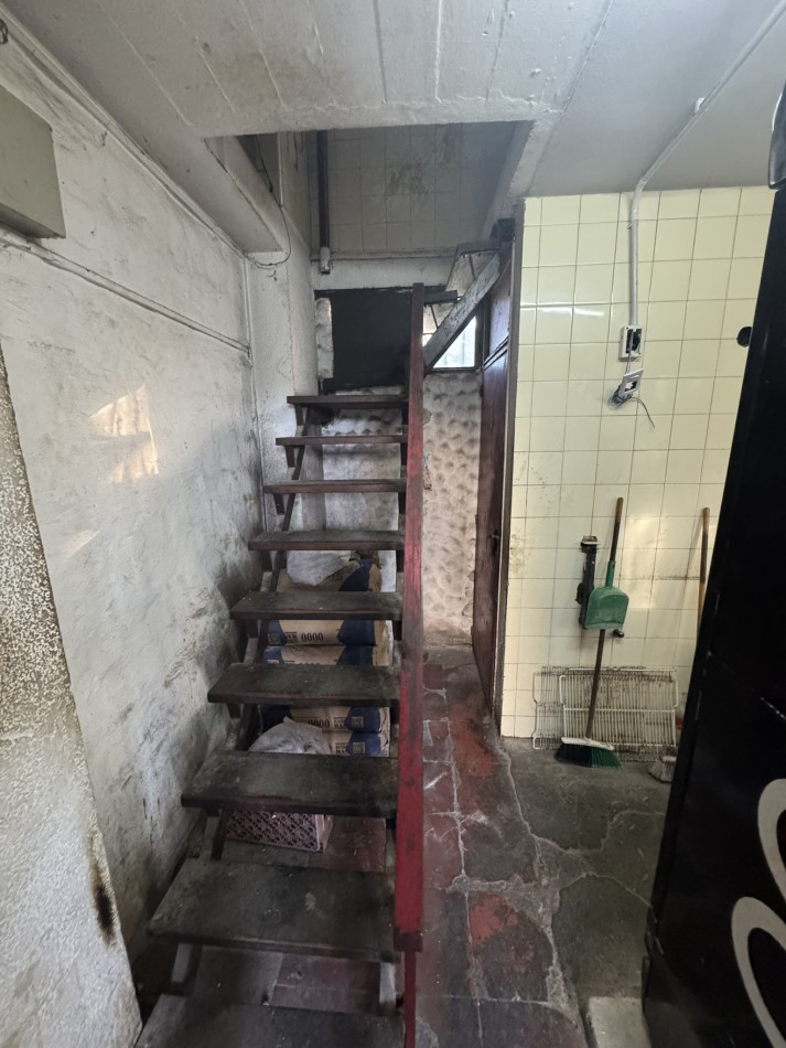 Venta 3 locales en block 100 m2 sobre Av. Soldado de la Frontera - Lugano IyII Edif 24