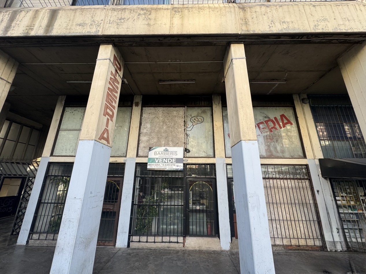 Venta 3 locales en block 100 m2 sobre Av. Soldado de la Frontera - Lugano IyII Edif 24