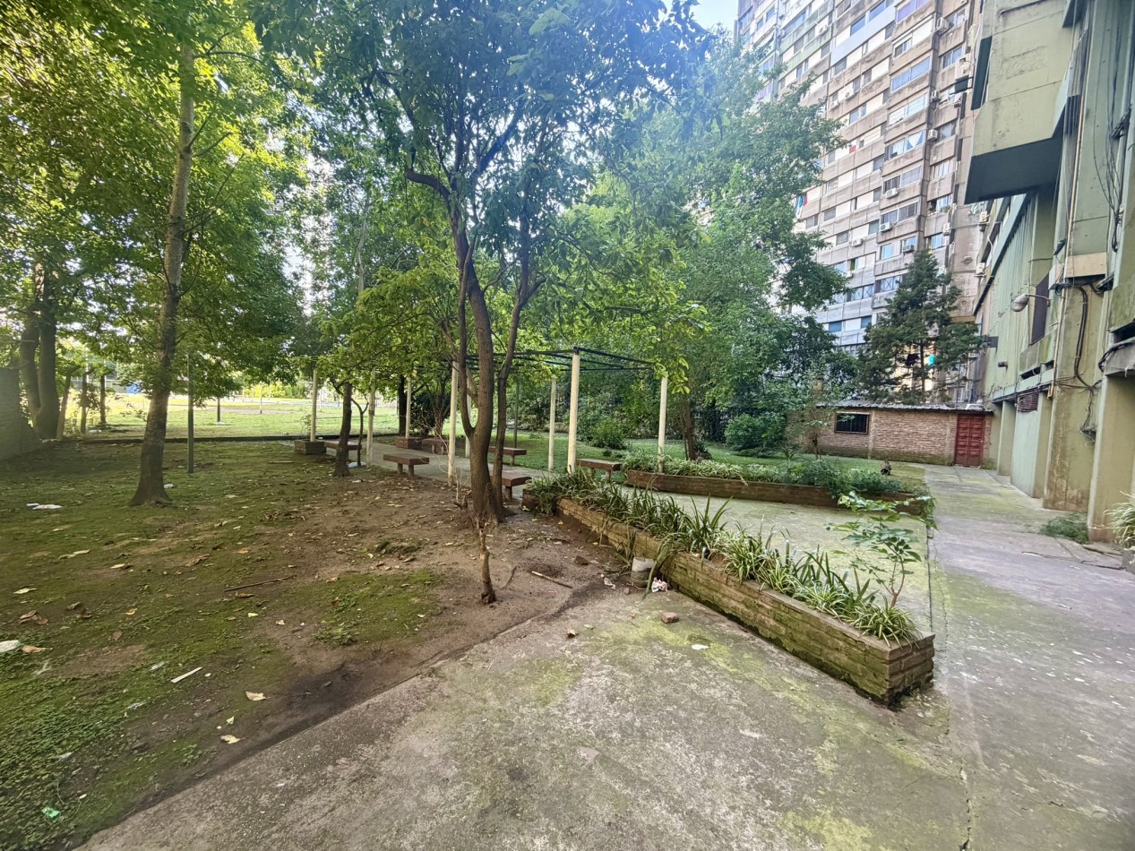 Venta Departamento de 4 ambientes excelente ubicacion - Lugano IyII Edif 6