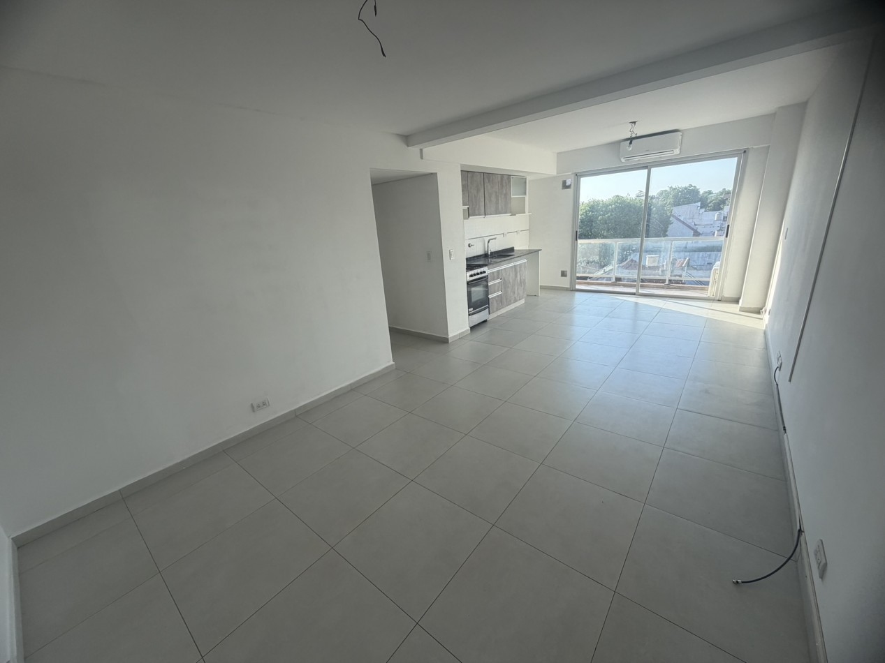 Alquiler 3 ambientes amplio al frente con balcon - Villa Lugano