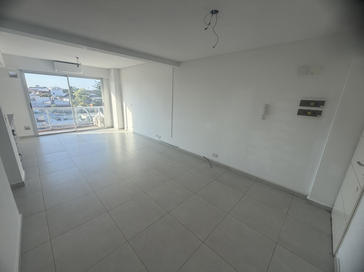 Alquiler 3 ambientes amplio al frente con balcon - Villa Lugano