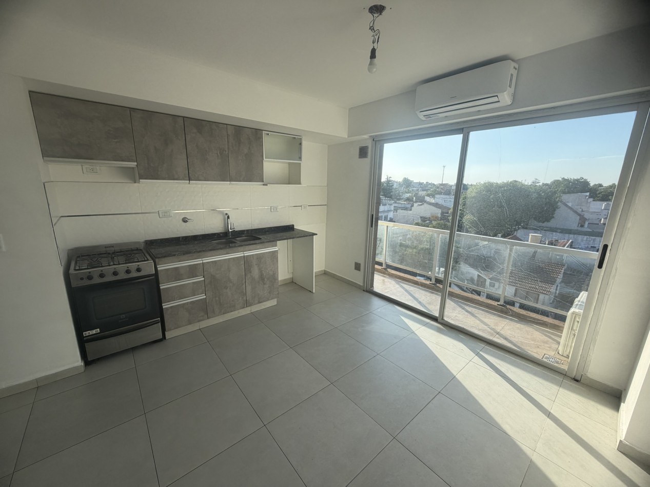 Alquiler 3 ambientes amplio al frente con balcon - Villa Lugano