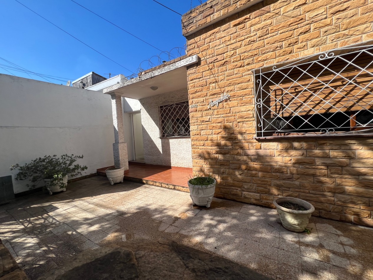 Venta Casa lote propio 8.66x30.49 2 dormitorios y fondo libre APTO CREDITO - Villa Lugano