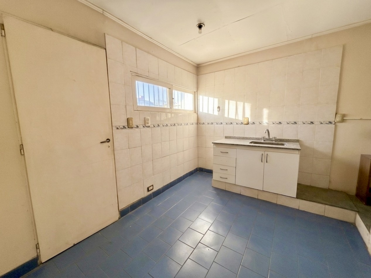 Venta Casa en lote propio 8.66 x 17 con vivienda para 2 familias - Villa Lugano