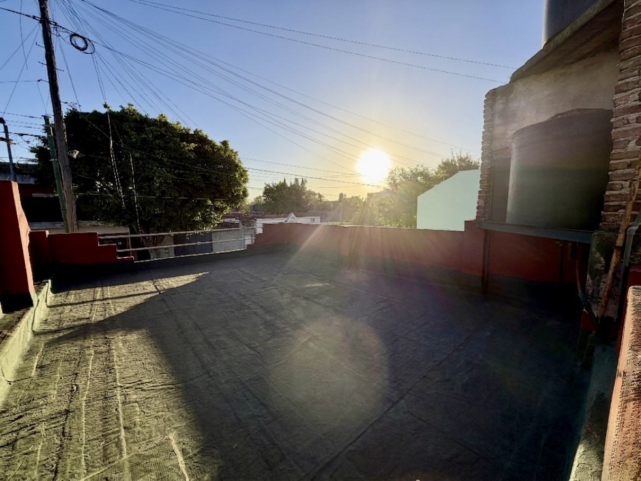 Venta Casa en lote propio 8.66 x 17 con vivienda para 2 familias - Villa Lugano