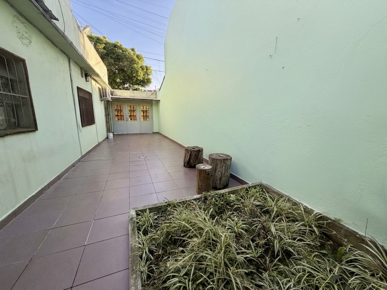 Venta Casa en lote propio 8.66 x 17 con vivienda para 2 familias - Villa Lugano