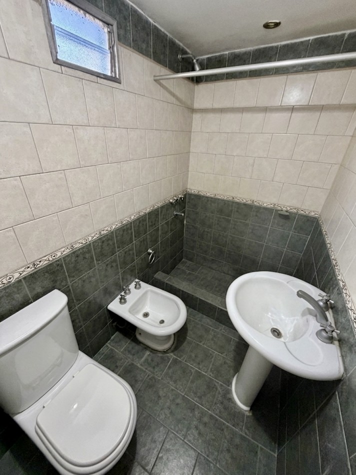 Venta Casa en lote propio 8.66 x 17 con vivienda para 2 familias - Villa Lugano