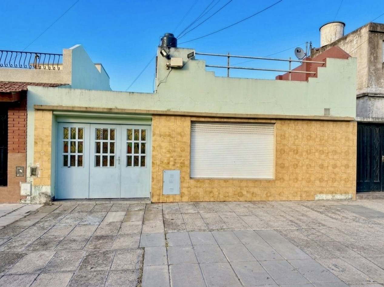 Venta Casa en lote propio 8.66 x 17 con vivienda para 2 familias - Villa Lugano