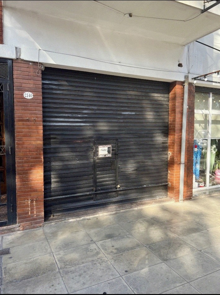 Alquiler local sobre avenida en zona comercial - Parque Avellaneda