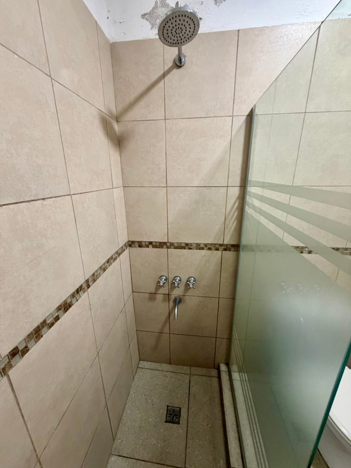 Venta casa con galerias a refaccionar y patios en lote 8.63x22mts - Villa del Parque