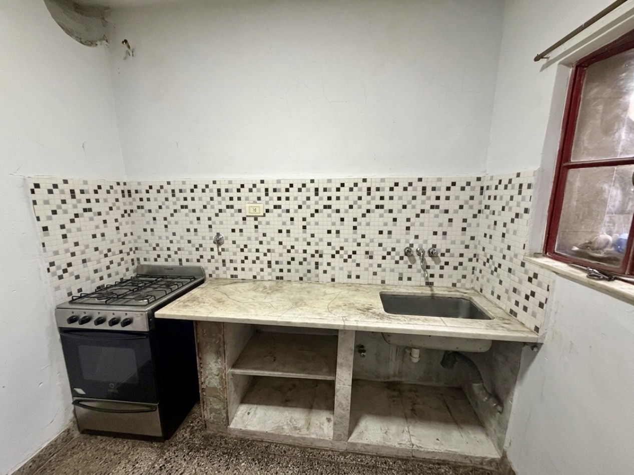 Venta casa con galerias a refaccionar y patios en lote 8.63x22mts - Villa del Parque