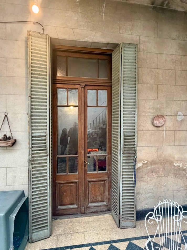 Venta casa con galerias a refaccionar y patios en lote 8.63x22mts - Villa del Parque