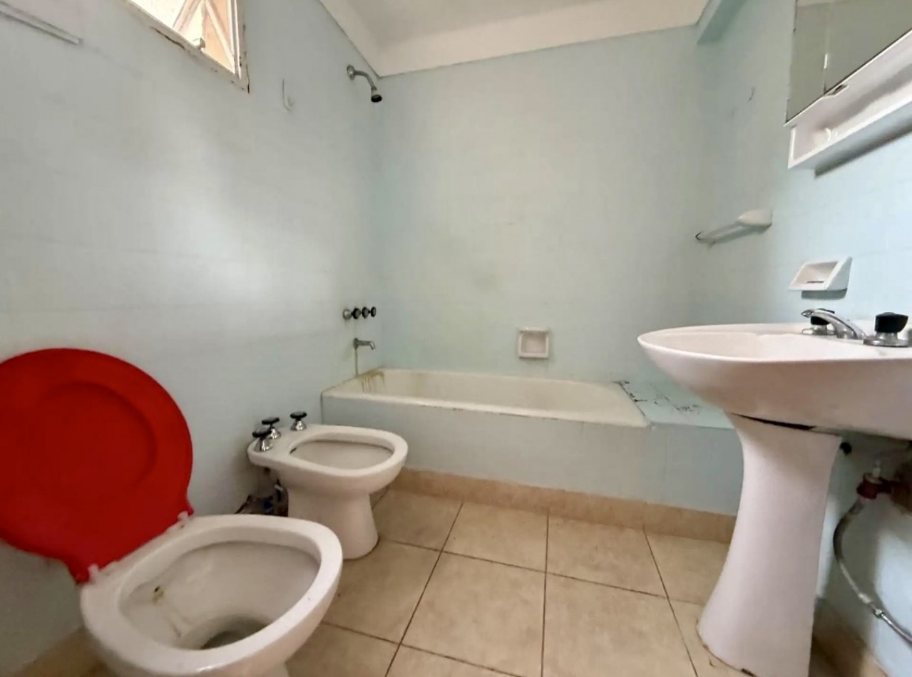 Venta departamento 3 ambientes con patio y balcon , excelente ubicacion - Liniers