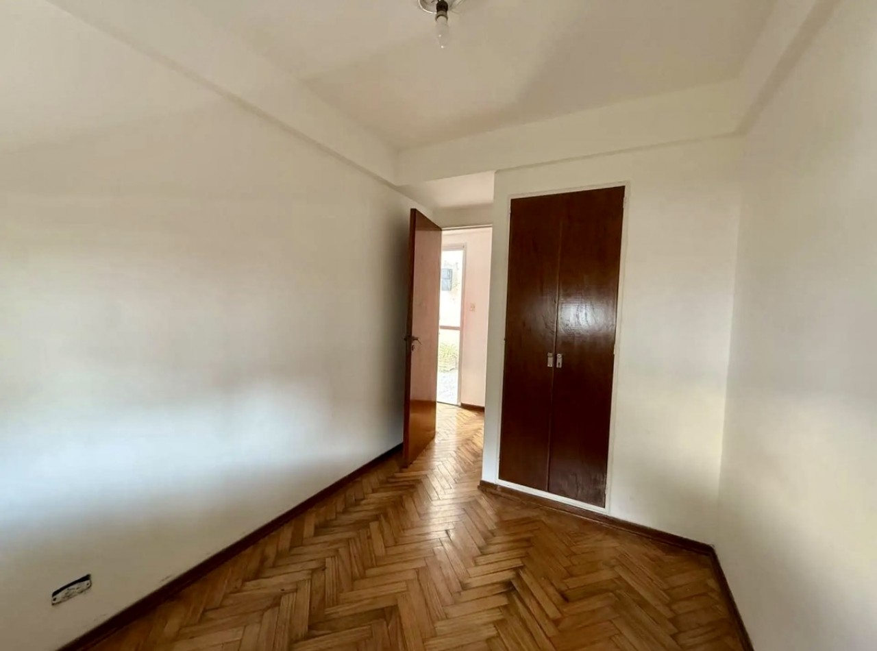 Venta departamento 3 ambientes con patio y balcon , excelente ubicacion - Liniers