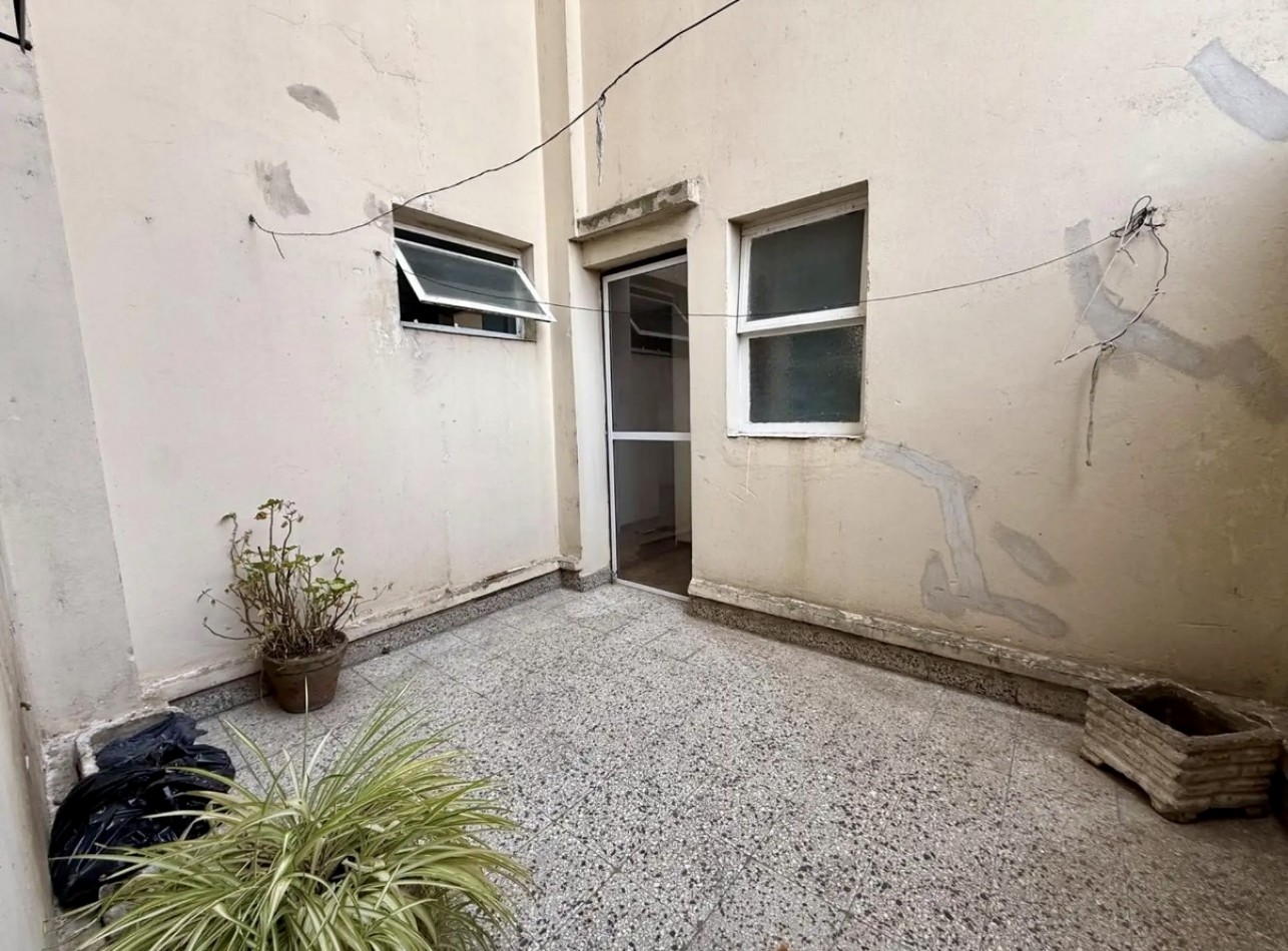 Venta departamento 3 ambientes con patio y balcon , excelente ubicacion - Liniers