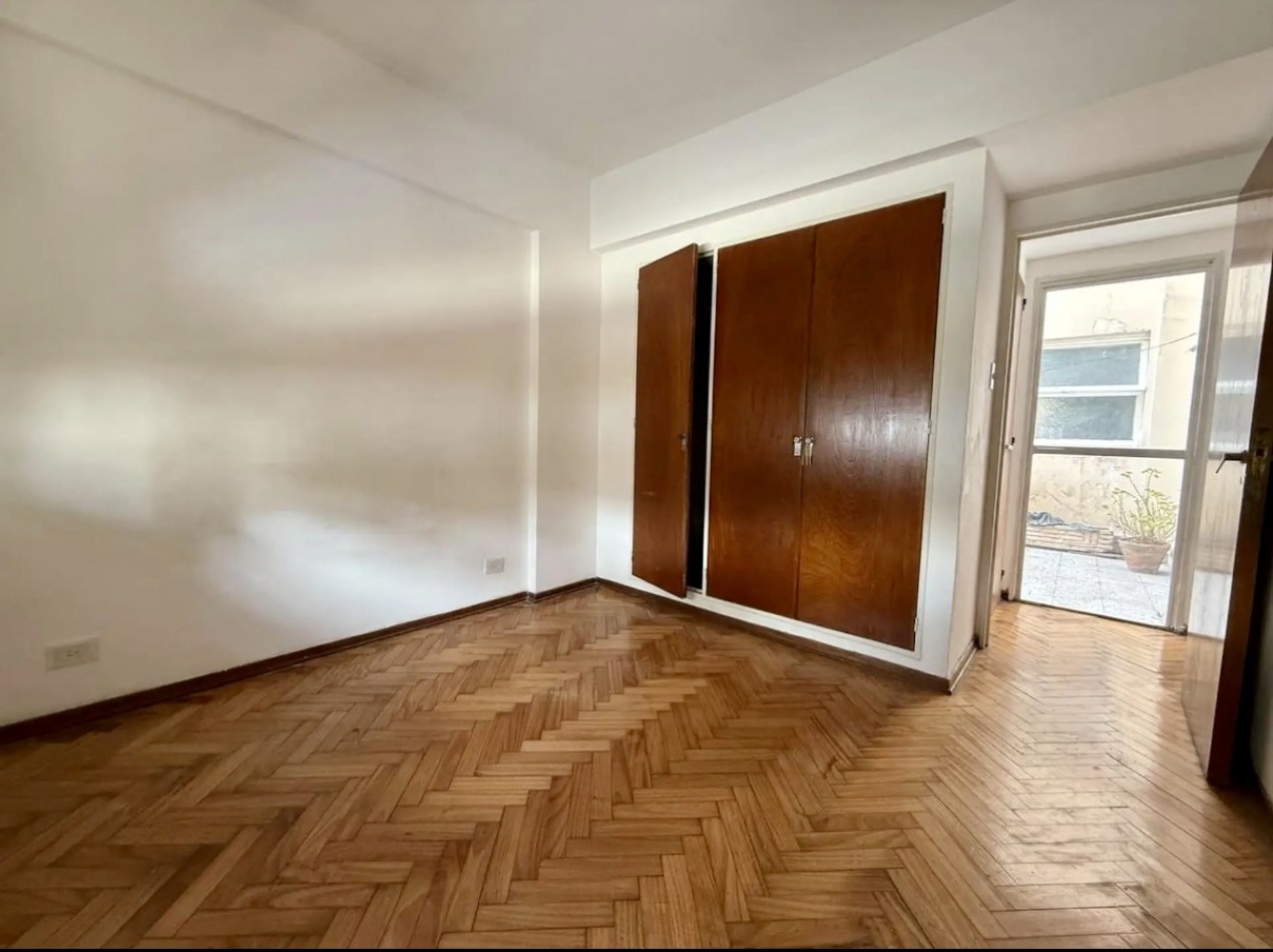 Venta departamento 3 ambientes con patio y balcon , excelente ubicacion - Liniers