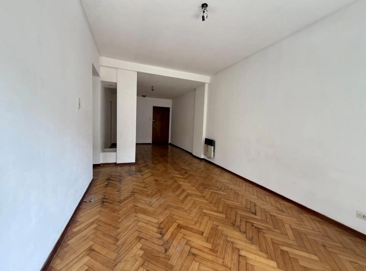 Venta departamento 3 ambientes con patio y balcon , excelente ubicacion - Liniers