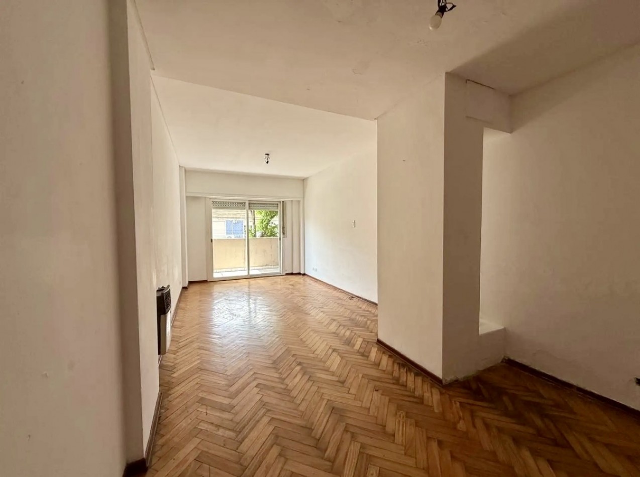 Venta departamento 3 ambientes con patio y balcon , excelente ubicacion - Liniers