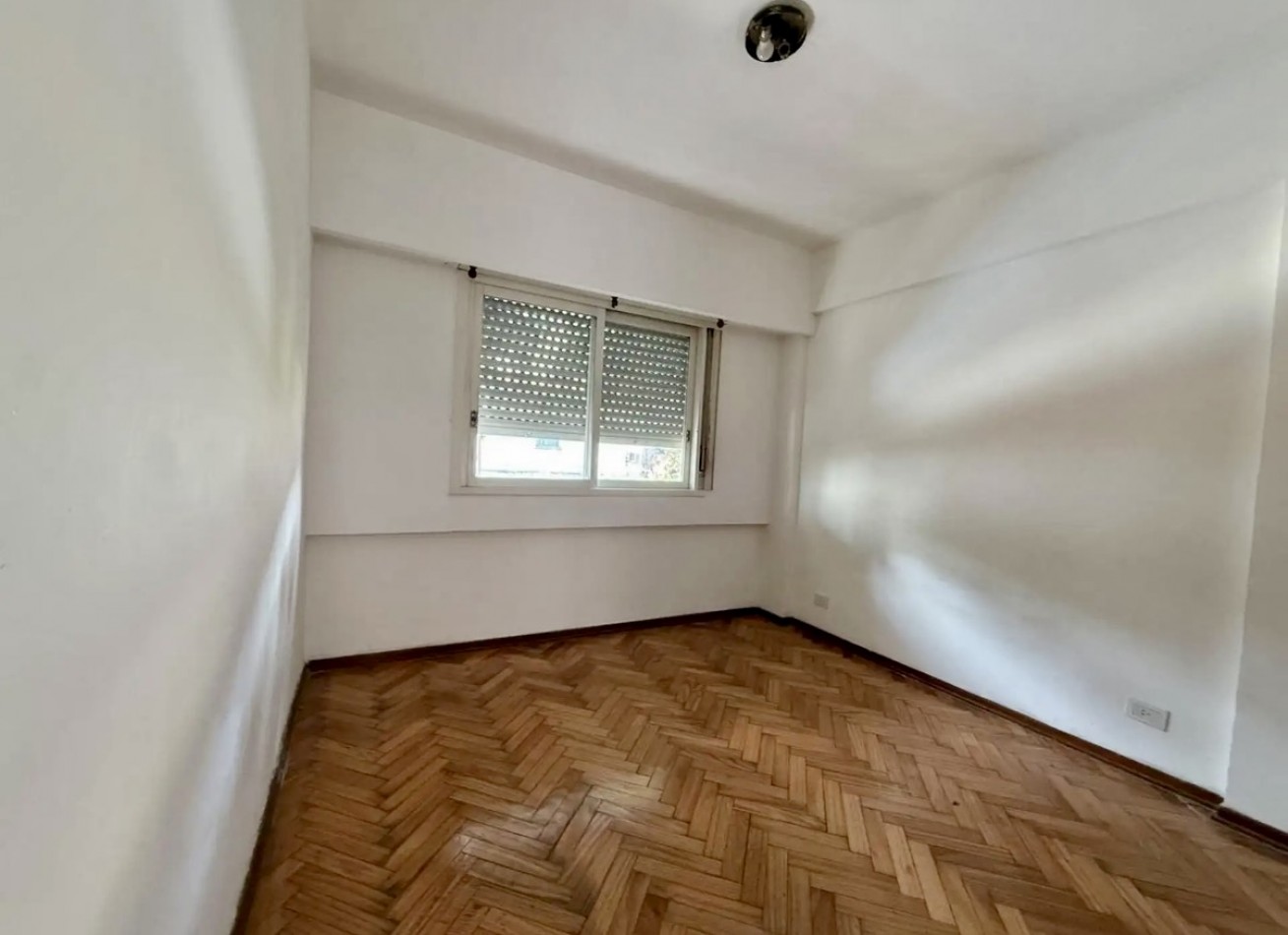 Venta departamento 3 ambientes con patio y balcon , excelente ubicacion - Liniers