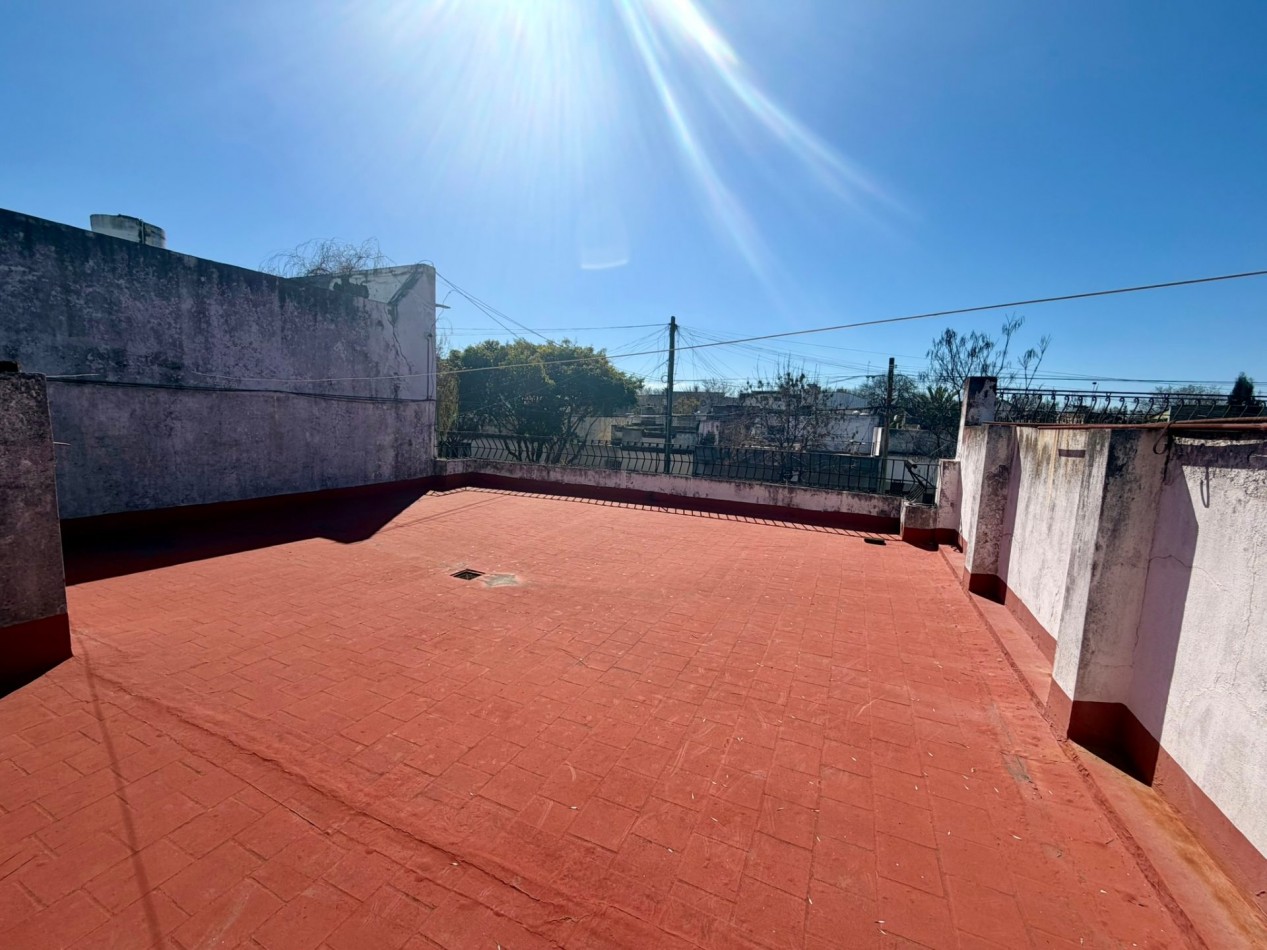 Venta Ph al frente 3 ambientes c/ garage, patio cubierto y terraza - Mataderos
