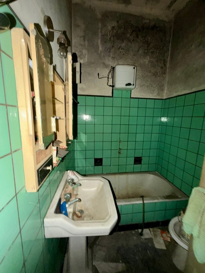 Venta Casa en lote de 8.66 x 34 a reciclar - Mataderos