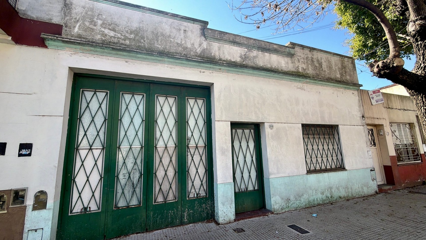 Venta Casa en lote de 8.66 x 34 a reciclar - Mataderos