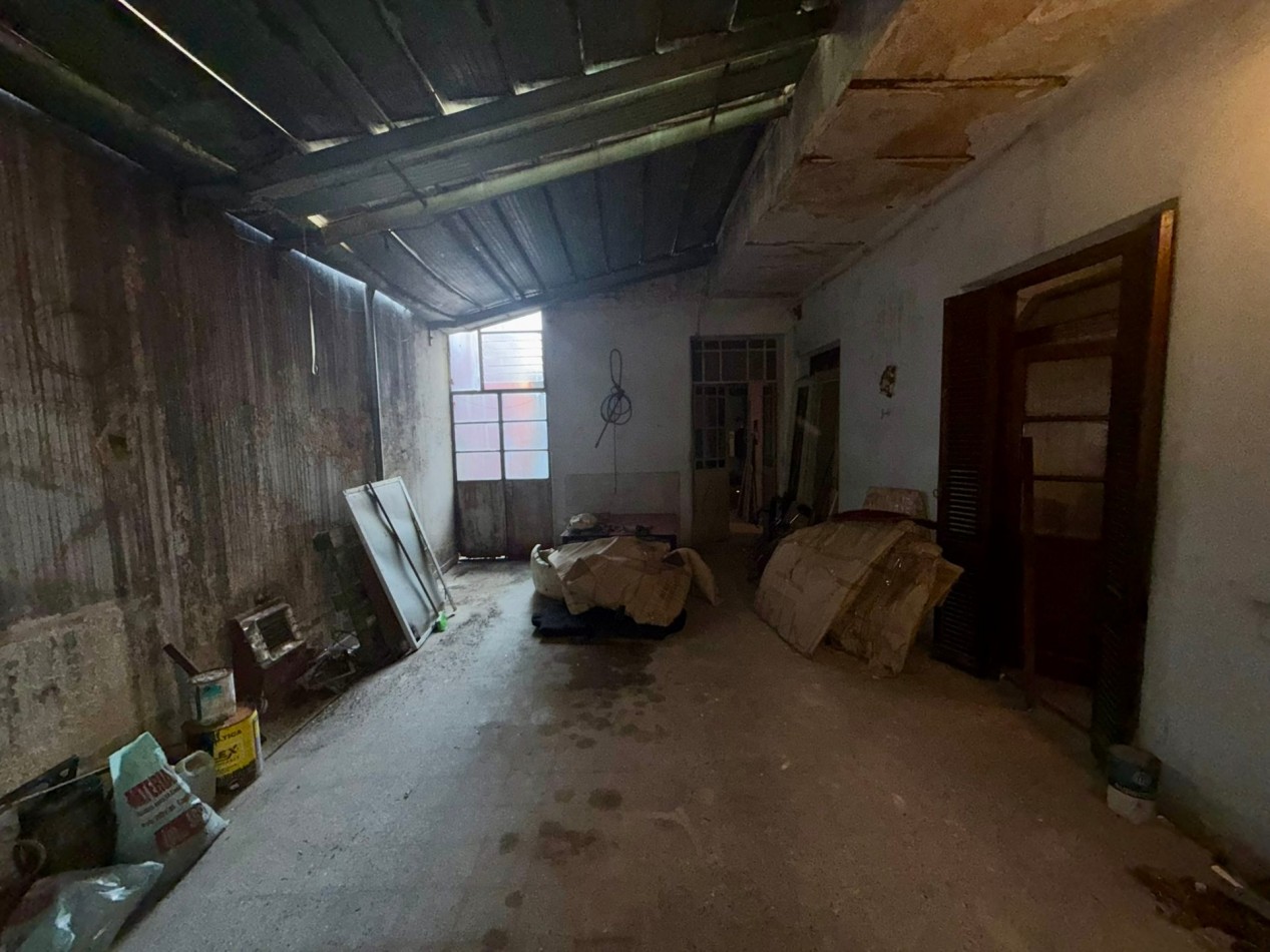 Venta Casa en lote de 8.66 x 34 a reciclar - Mataderos