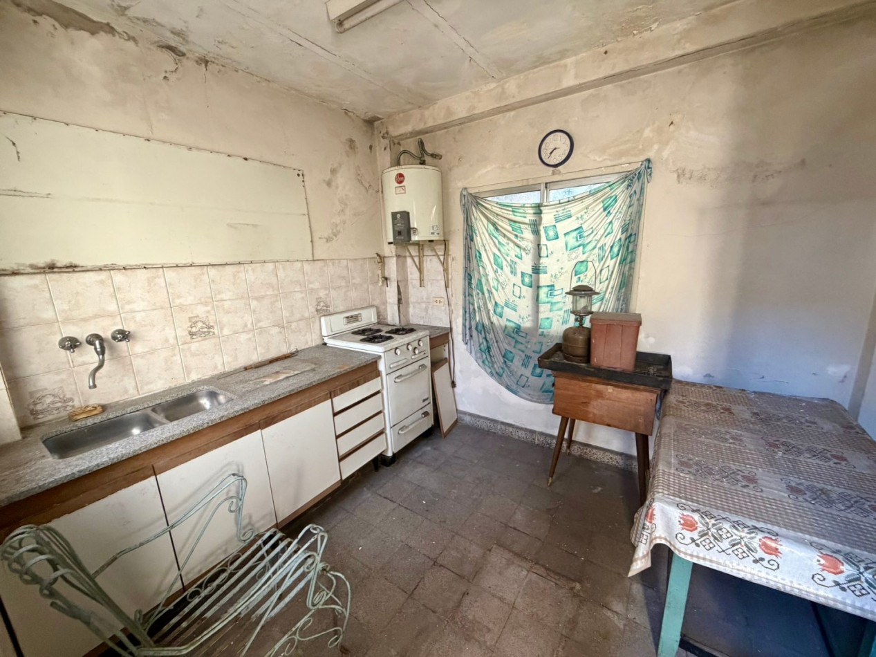 Venta Galpon con vivienda a reciclar 8,66 x 31,5 - Mataderos
