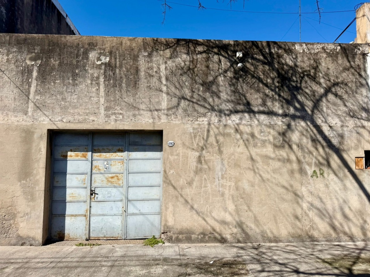 Venta Galpon con vivienda a reciclar 8,66 x 31,5 - Mataderos