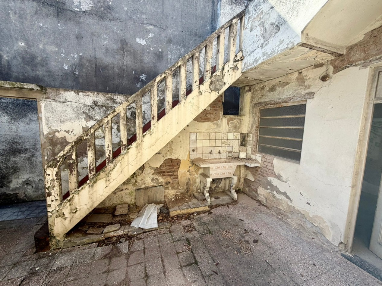 Venta Galpon con vivienda a reciclar 8,66 x 31,5 - Mataderos