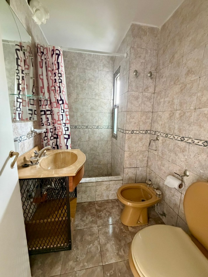 Alquiler Departamento de 3 ambientes buen estado y ubicacion - Lugano IyII Edif 11