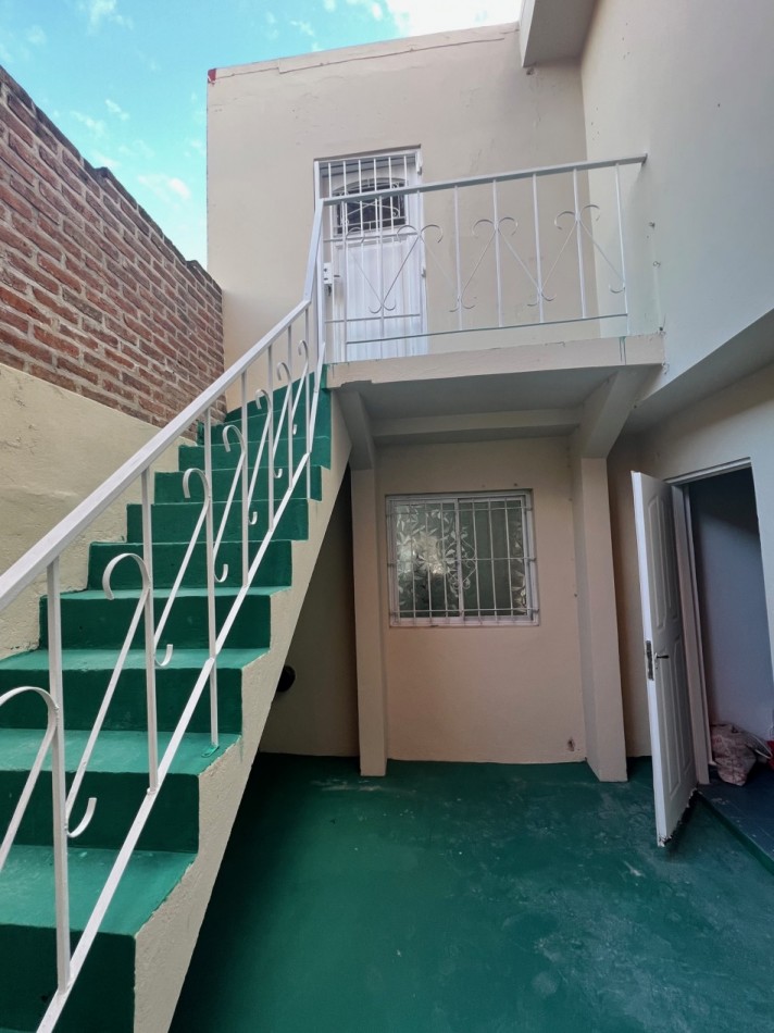 Alquiler Casa 3 ½ ambientes con garage y patio - Barrio Vicente Lopez 