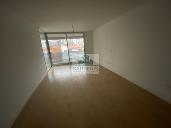 Venta Piso de Categoria 4 ambientes c/2 cocheras - Villa Luro