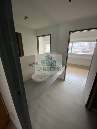 Venta Piso de Categoria 4 ambientes c/2 cocheras - Villa Luro