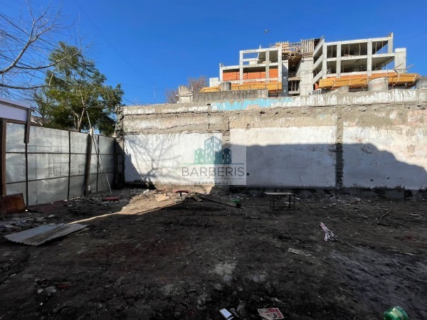 Lote con planos aprobados para 1800 m2 - Liniers / VIlla Luro