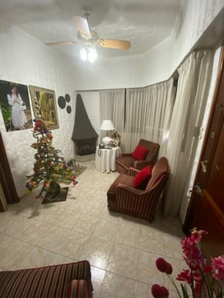 Venta Casa 3 amb 2 dormitorios en lote 10x40 con fondo parquizado y quincho  - Villa Lugano