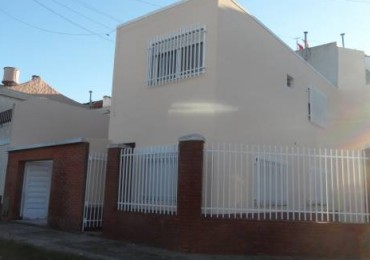 Alquiler Casa de 4 ambientes con patio y cocheras - La Tablada