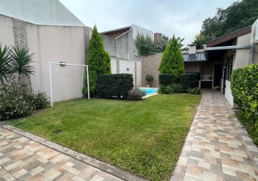 Venta Casa de 4 ambientes con parque, pileta, quincho y garage - Villa Lugano