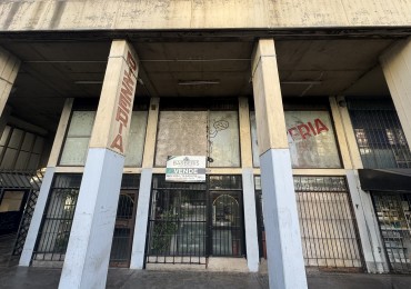 Venta 3 locales en block 100 m2 sobre Av. Soldado de la Frontera - Lugano IyII Edif 24